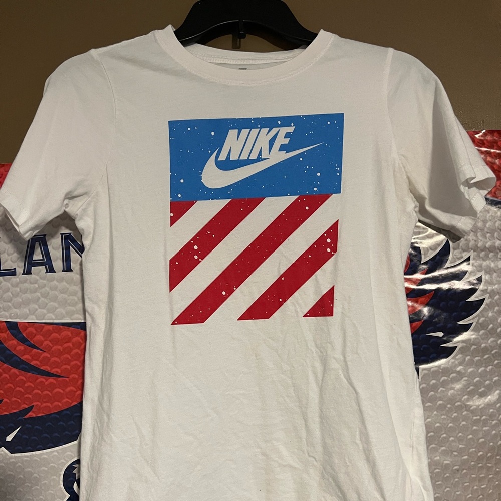 Nike boys short sleeve shirt L 14/16